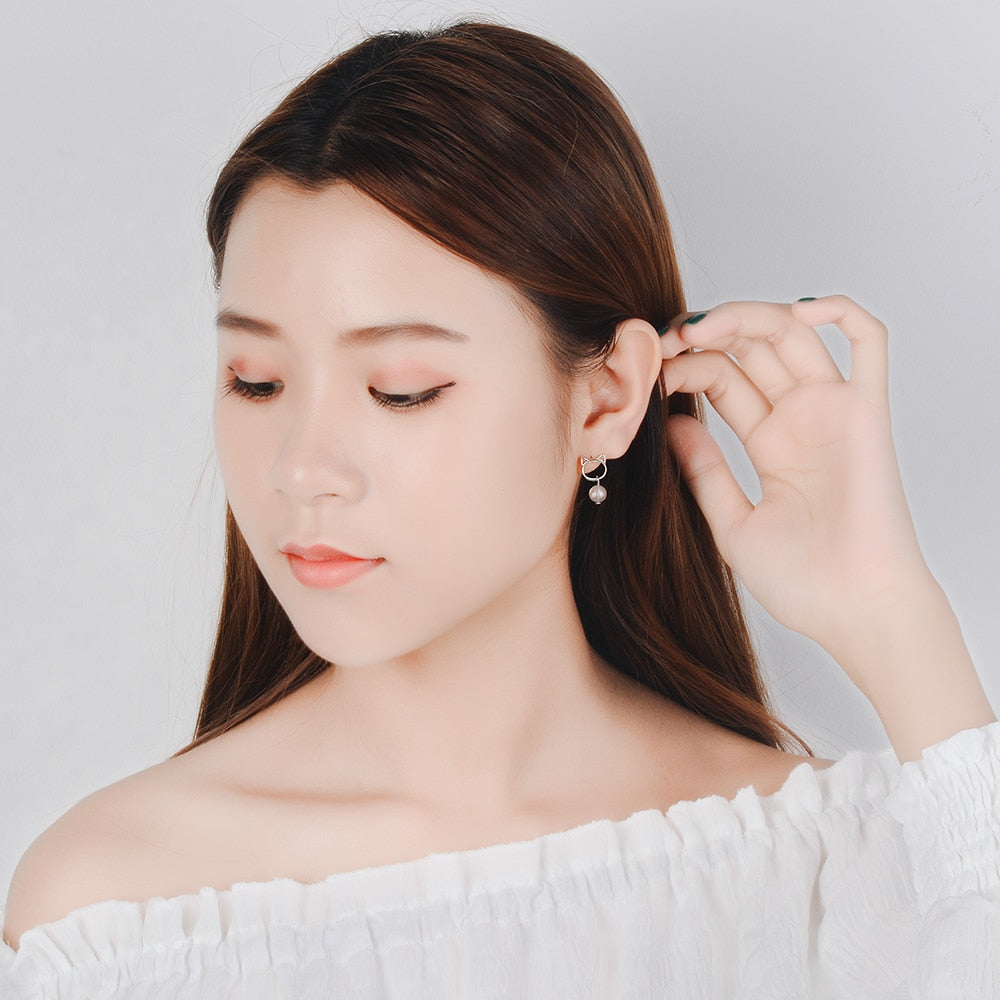 Sweet Pearl Cat Earrings